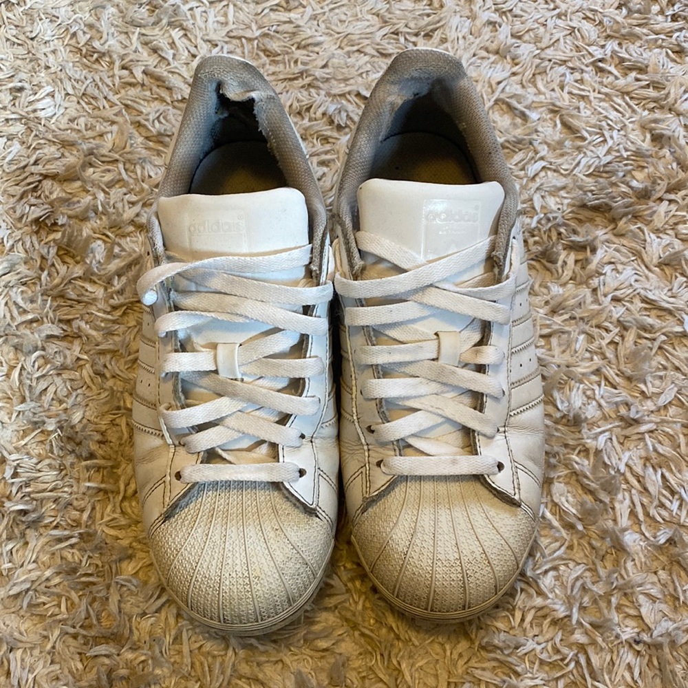 Addidas Superstar White sneakers worn